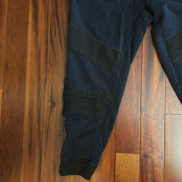 Lululemon Jogger - Picture 5 of 6